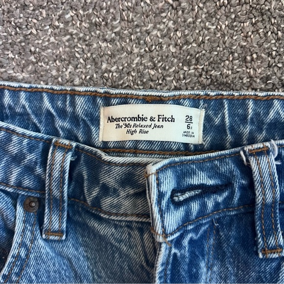Abercrombie & Fitch Curve Love High Rise 90’s Relaxed Jeans - Picture 4 of 8